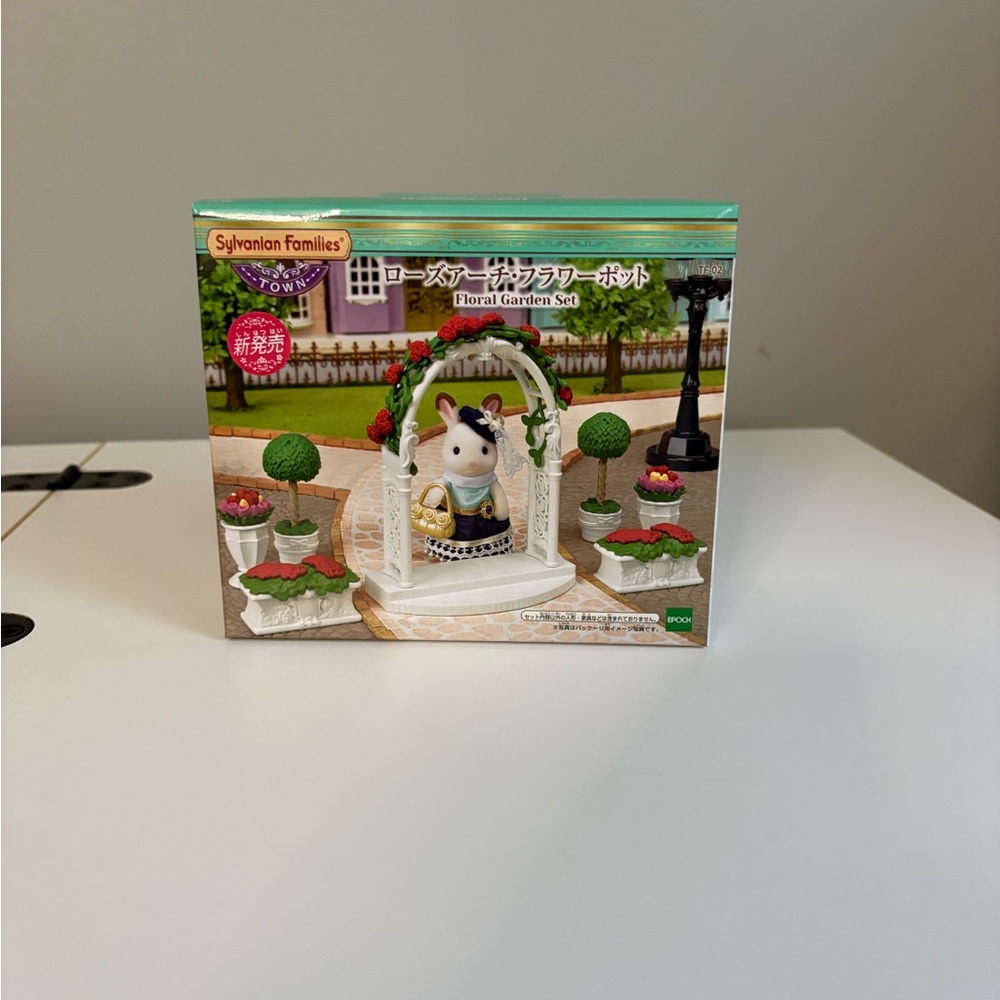 Sylvanian Families Floral Garden Set - White & Mint Box